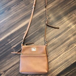 🎉SALE🎉 Dooney & Bourke Brown Leather Crossbody